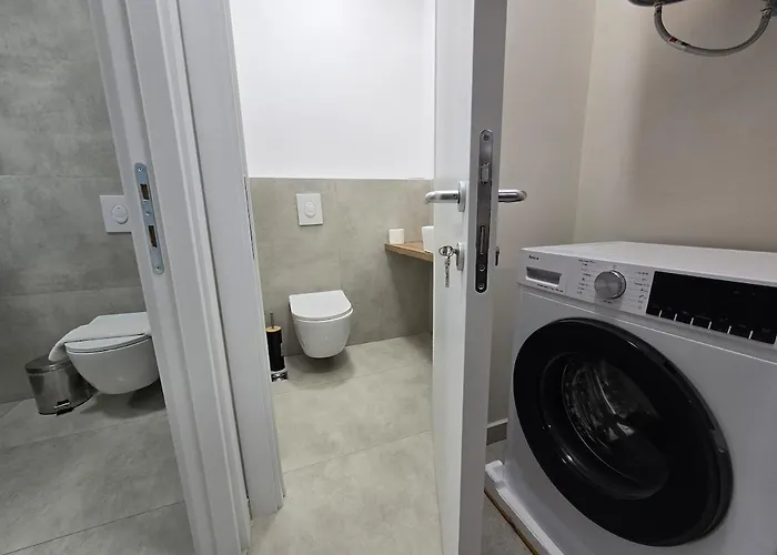 Cityscape Apartment *