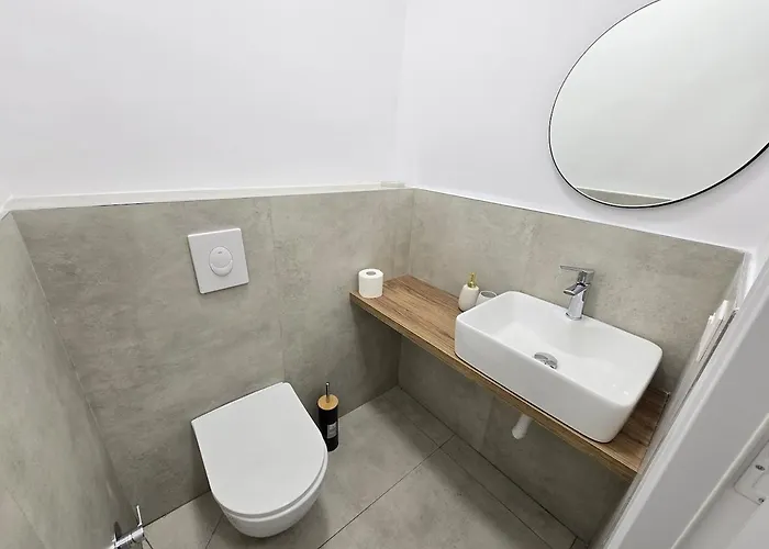 Cityscape Apartment *